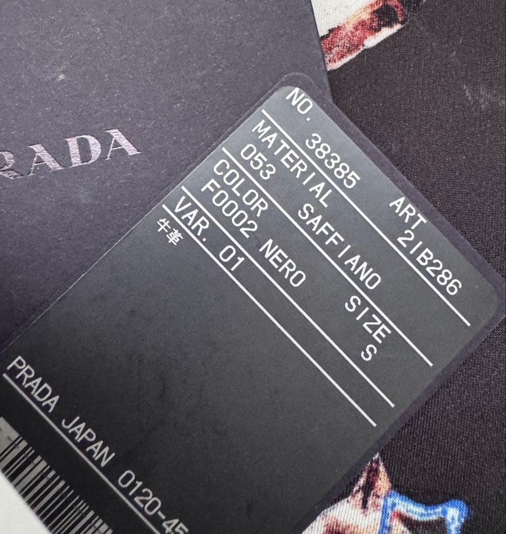 PRADA プラダ　ブラックレザー バングル　ブレスレット