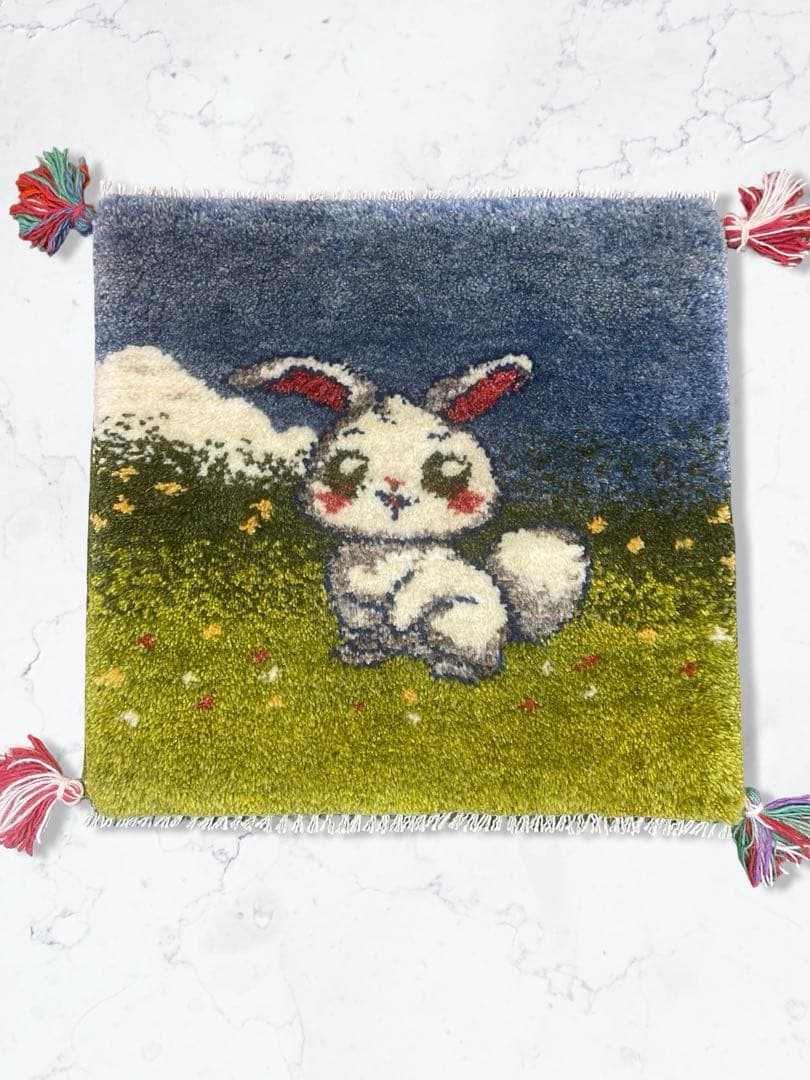 ギャッベ　座布団　40x40 ペルシャ　本物　手織り　うさぎ*(右端ご注目)