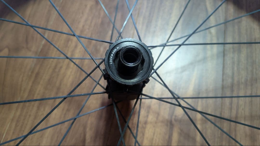 HUNT 44 Aerodynamicist Carbon Disc ホイール