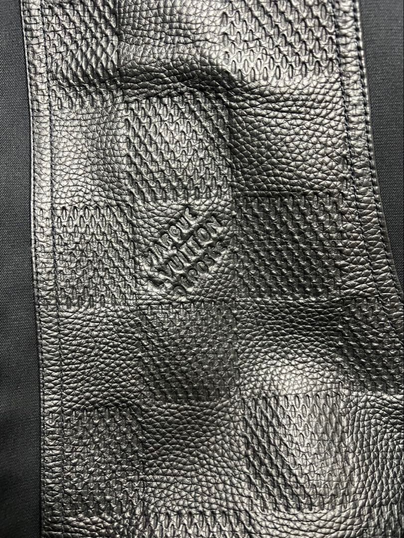 LOUIS VUITTON ハーフレザーフードブルゾン