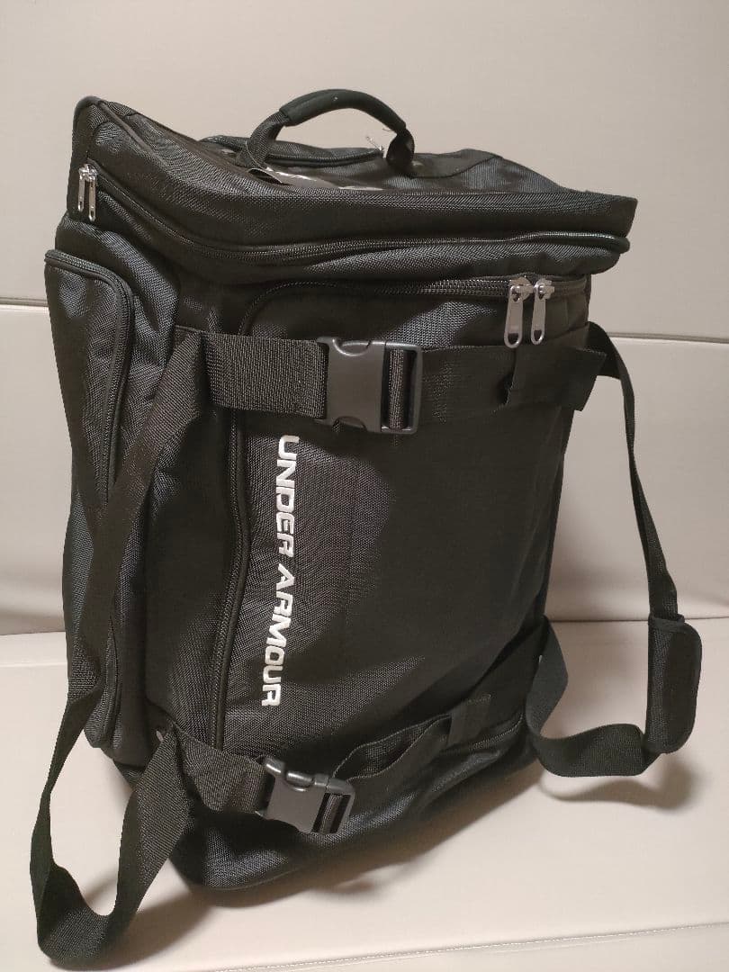 ☆新品未使用☆UNDER ARMOURキャリーバッグ
