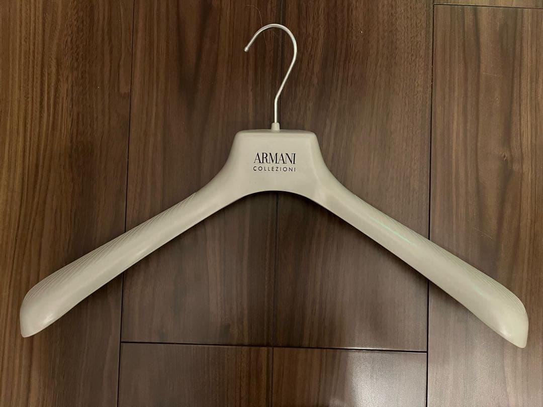 限定価格！美品アルマーニ　COLLEZIONI 暖かトレンチコートハンガー付