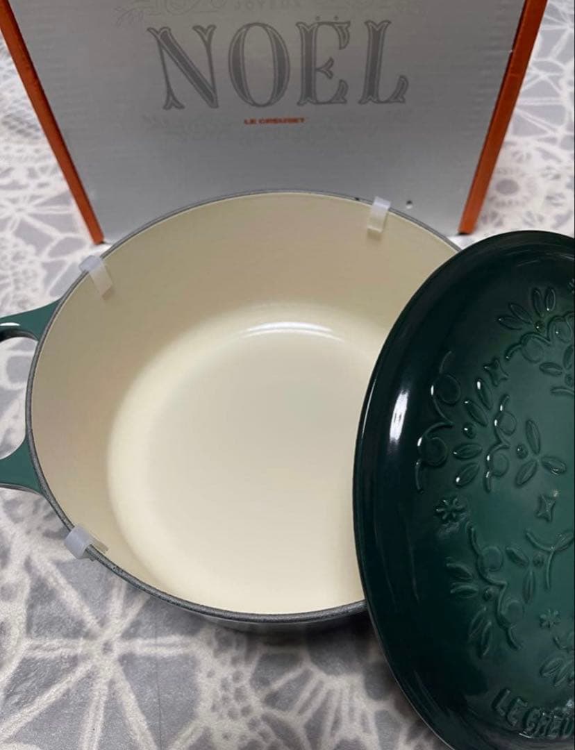 LE CREUSET ル・クルーゼ　ココットロンド ノエルレリーフ 24cm