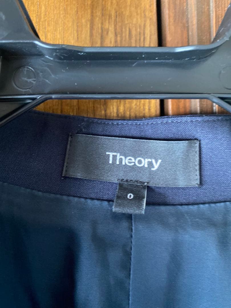 【試着のみ、ほぼ新品】theory ネイビー ノーカラー パンツスーツ サイズ0