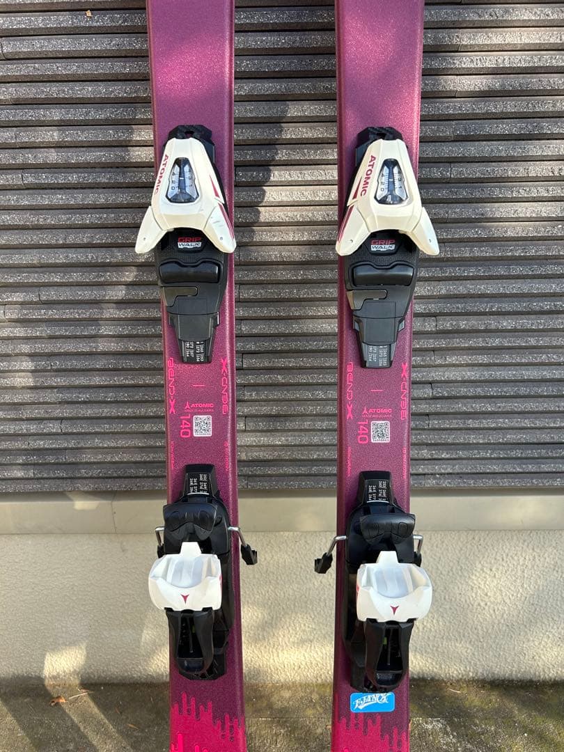 Atomic ジュニアスキー板 vantage 140cm ストック付き