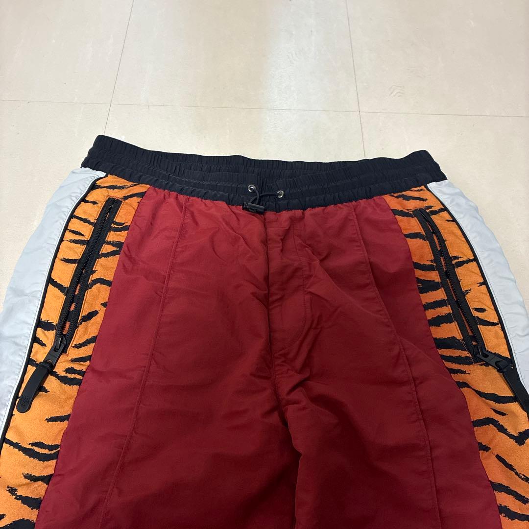 オニツカタイガー　ナイロンパンツ　虎柄　22ss タグ付き