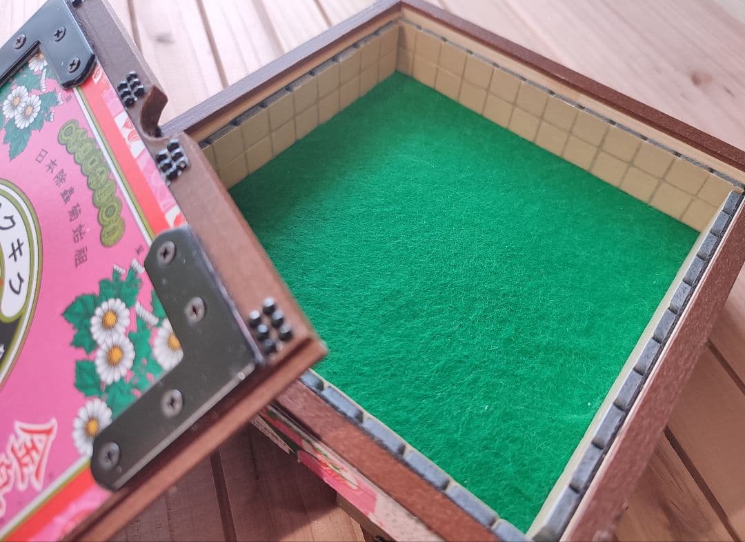 和箪笥調縁金具香箱