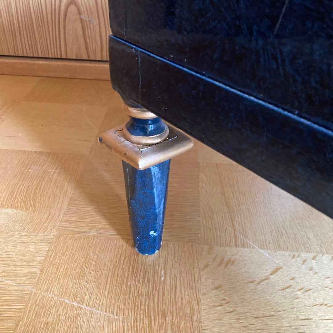 脚付き ガラスキャビネット 照明付き