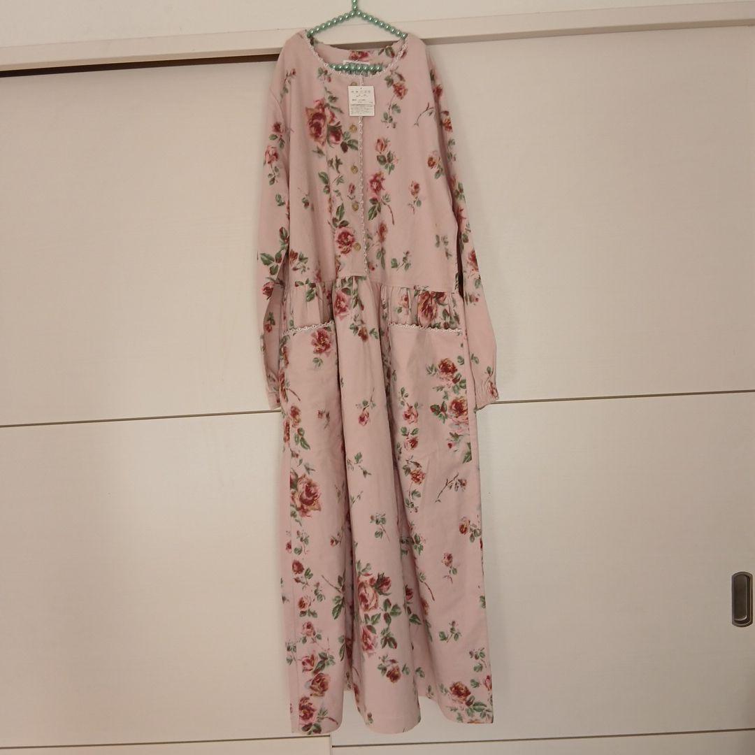 あまざけとなります。IKUKO 花柄フリースロングワンピース M