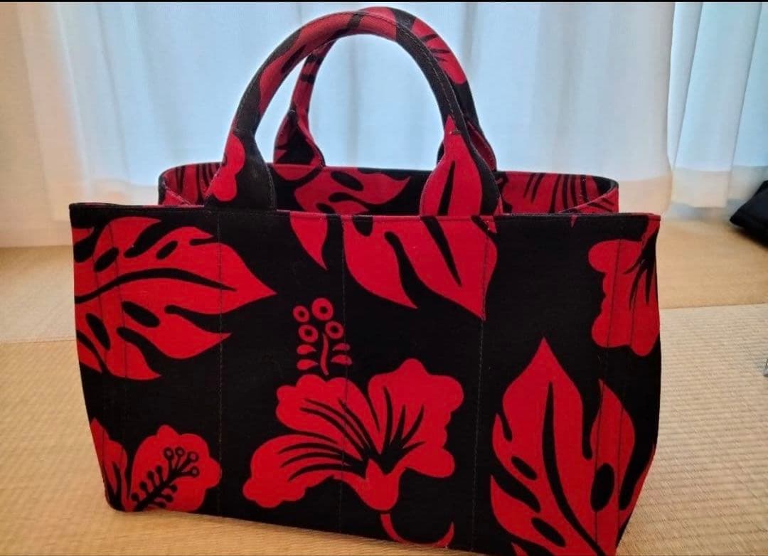 リンナ様限定です。PRADA カナパ　ハイビスカス柄