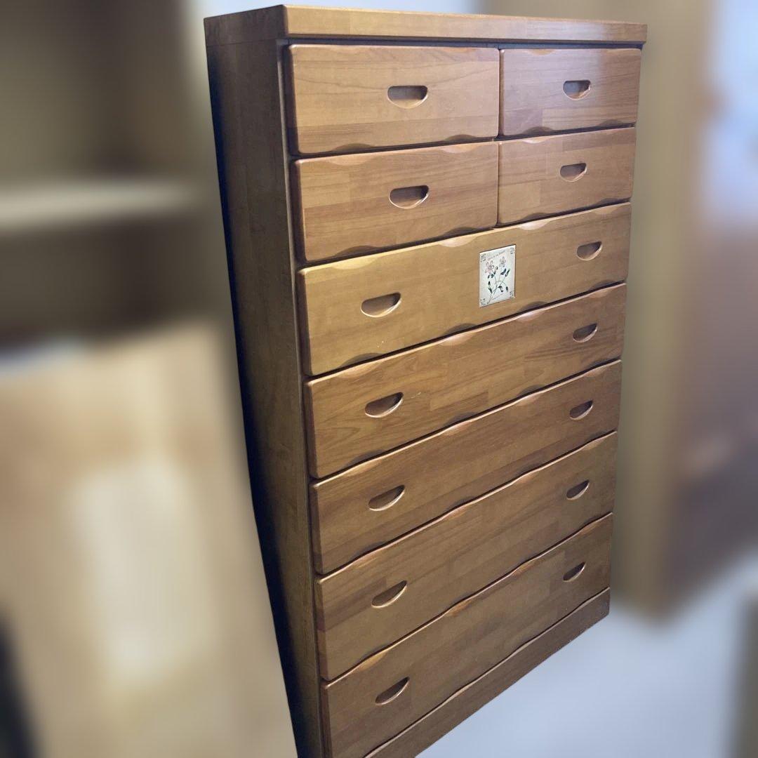 木製チェスト 7段9引き出し 花の装飾付き