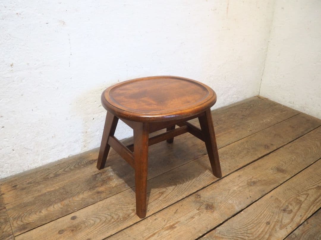 1219 レトロモダンなスツール　椅子　イス　チェア　花台　展示台　カフェ