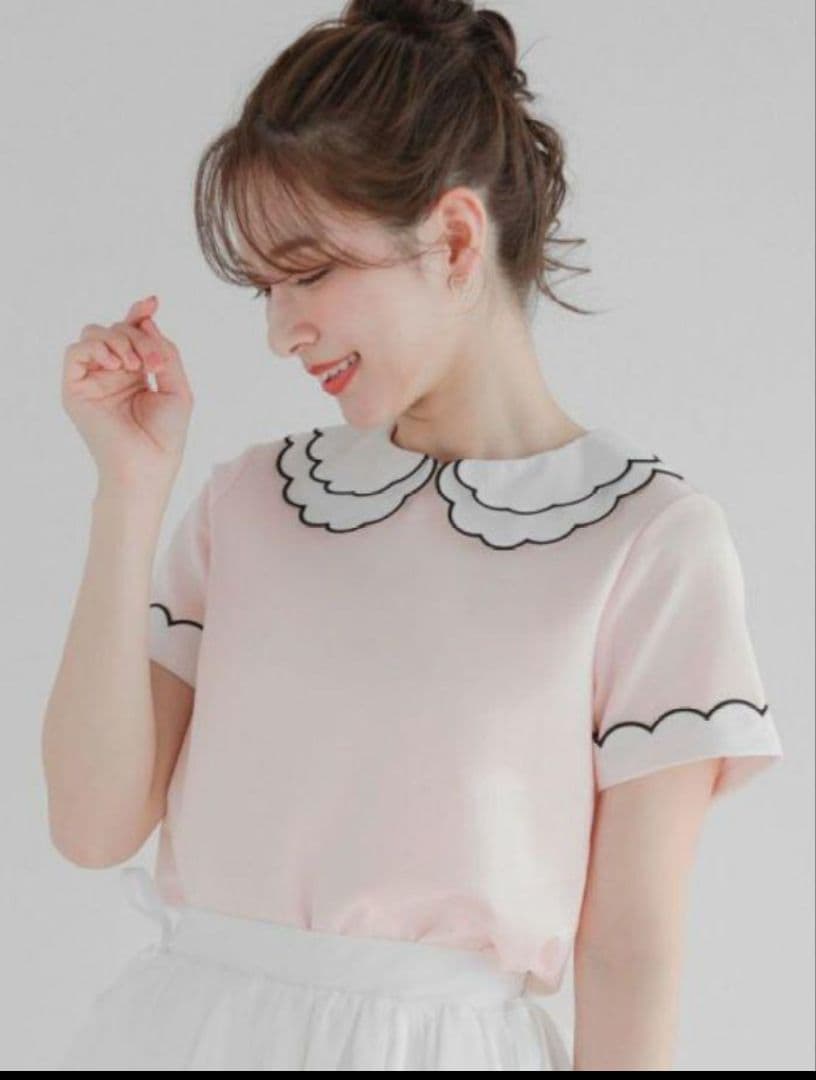 新品 タグ付き Fit more 刺繍スカラップ襟 半袖トップス
