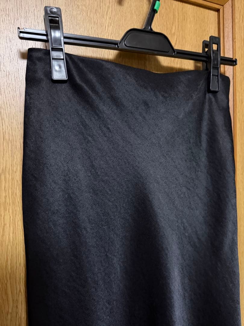 anuans サテンナロースカート - ブラック