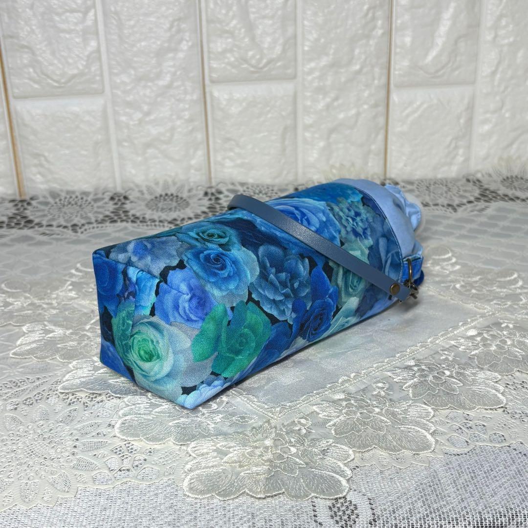ペットボトルカバー　青い薔薇　本革持ち手　ハンドメイド