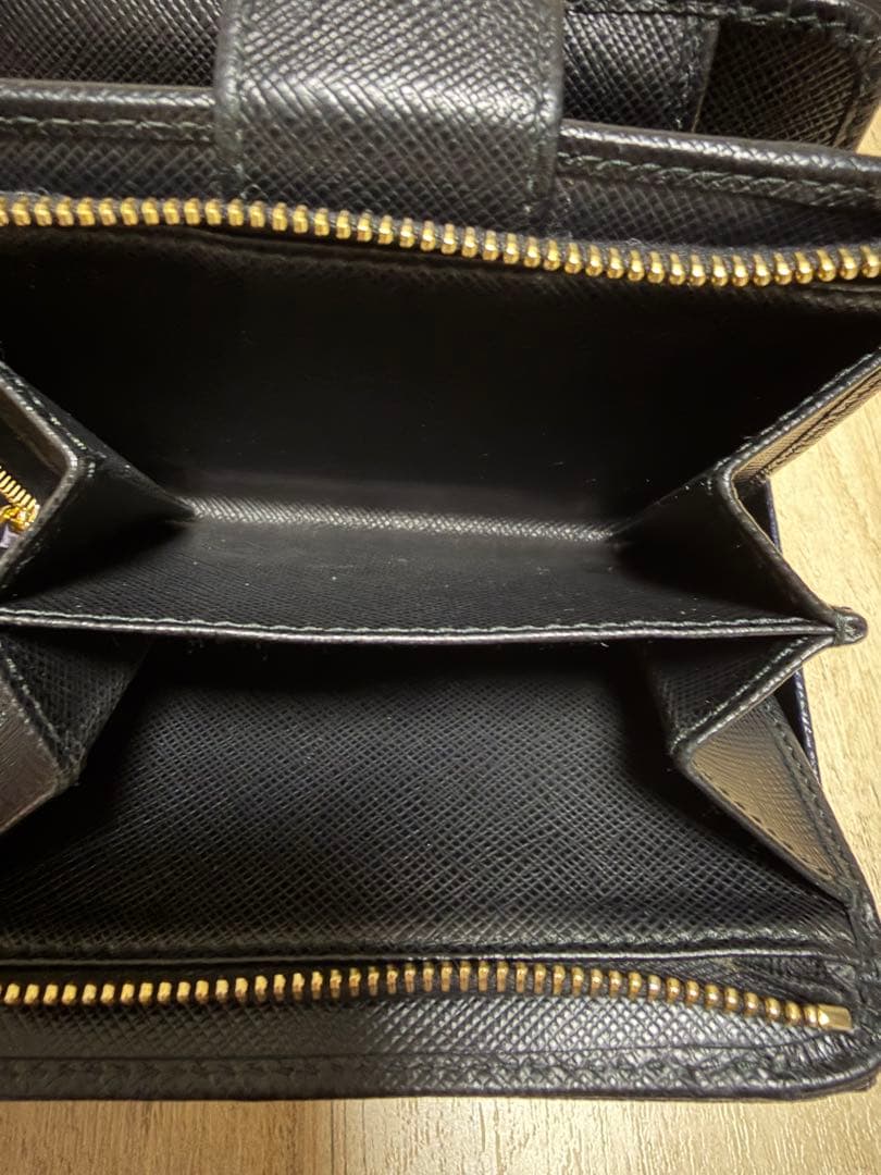 PRADA プラダ SAFFIANO TRIANG 折り財布 1ml225
