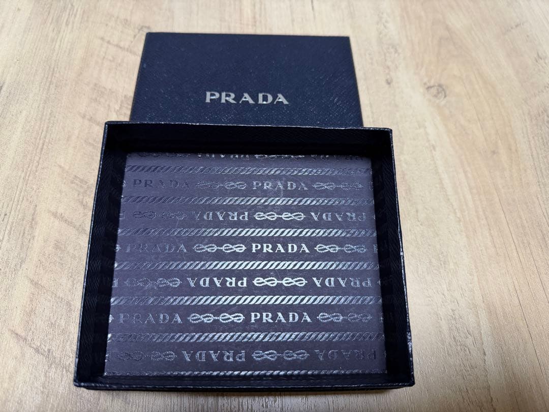 PRADA プラダ SAFFIANO TRIANG 折り財布 1ml225