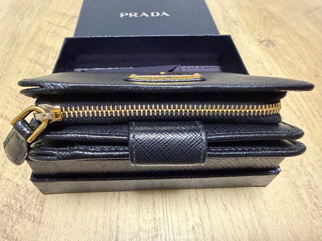 PRADA プラダ SAFFIANO TRIANG 折り財布 1ml225