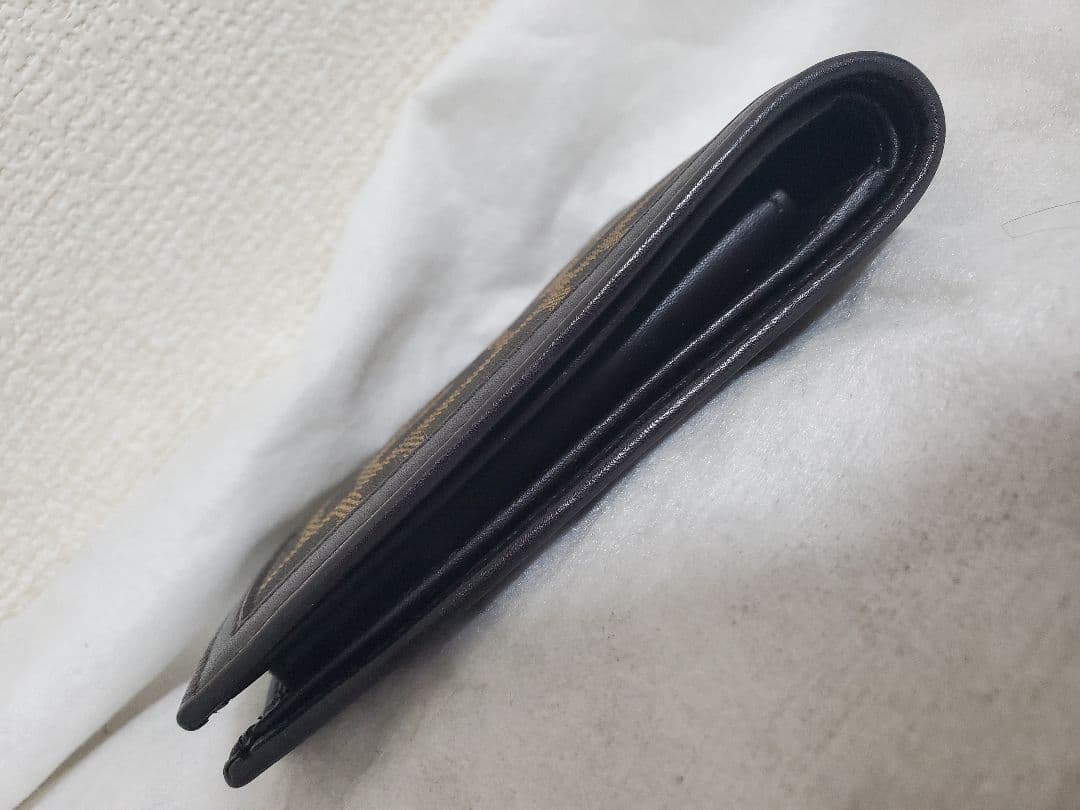 【美品】FENDI 二つ折り財布 ブラウン/ブラック 箱 保存袋付き