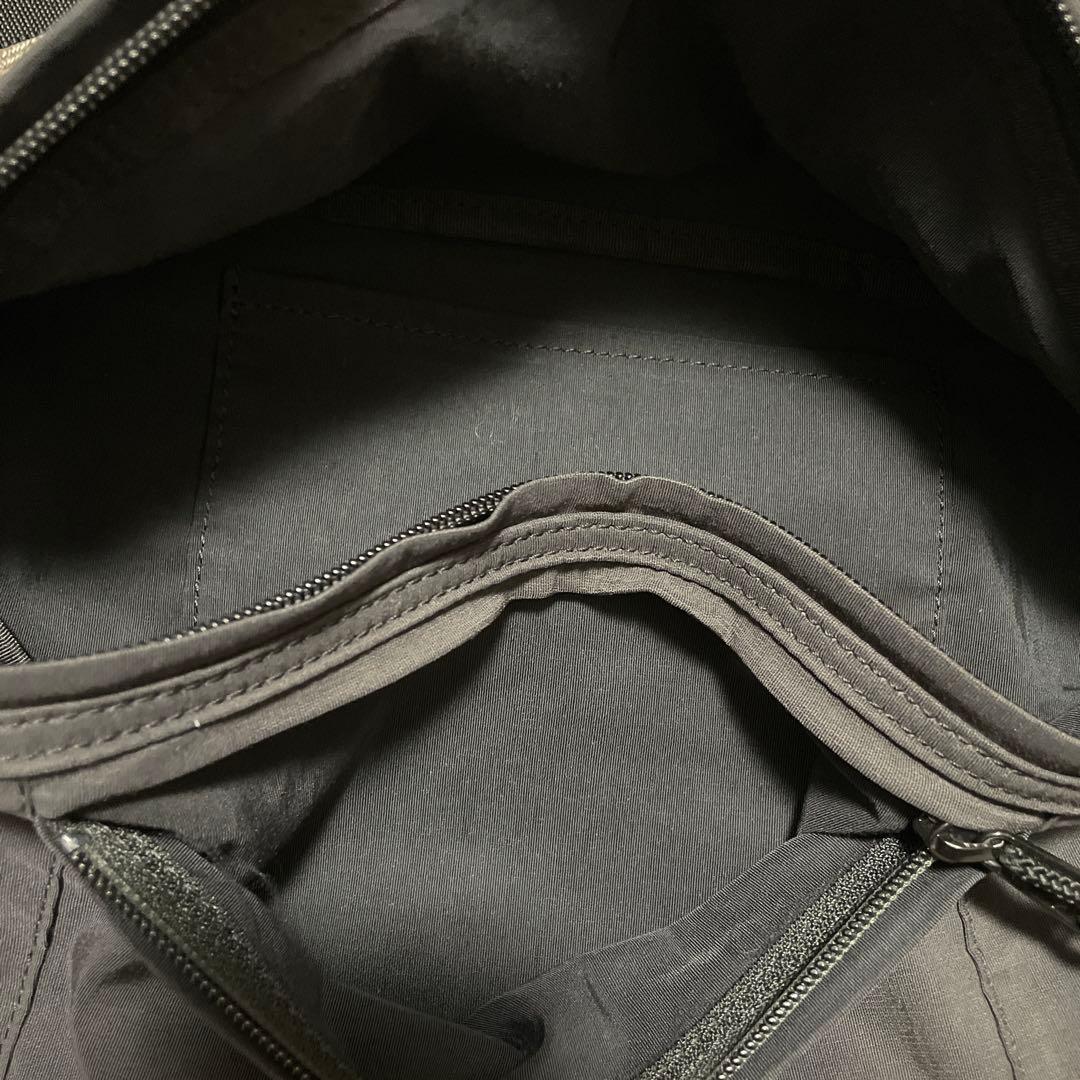 美品TROPHY CLOTHING ボディバッグ ブラック