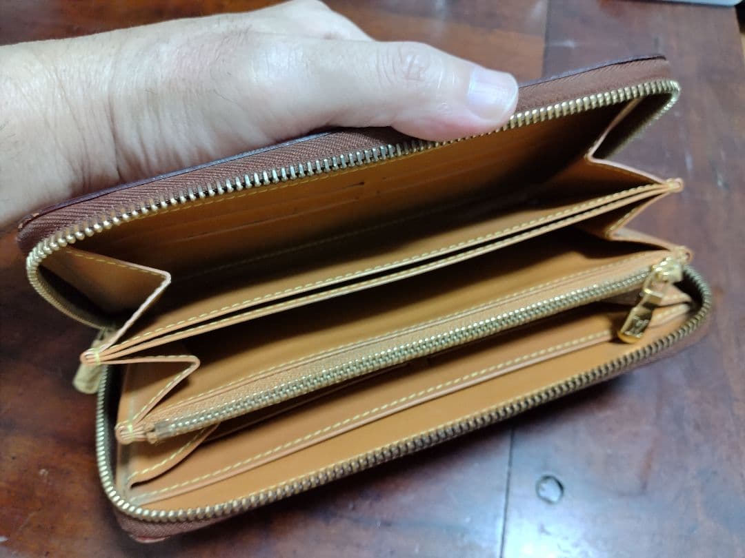 【本日限定特価】 LOUIS VUITTON Nomade Zippy