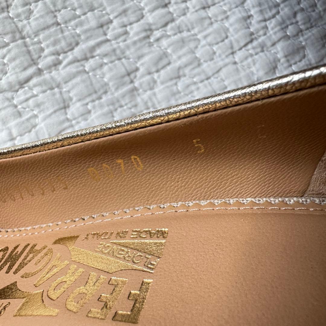 美品 希少 SalvatoreFerragamo ヴァラリボン パンプス ラメ