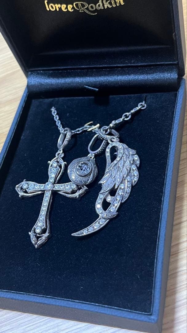 ローリーロドキン　ネックレス/シルバー925/クロス／フェザー／丸型