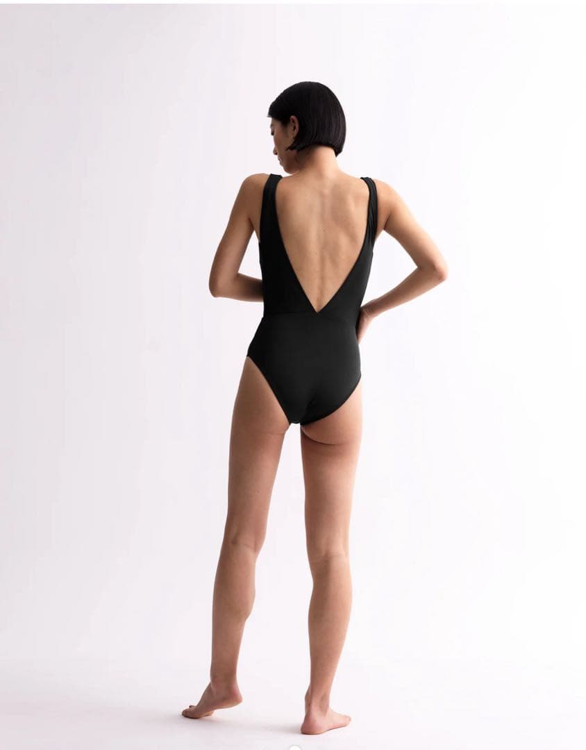 新品タグ付⭐︎SISANDI ワンピース水着 ミッドナイトブラック サイズ2