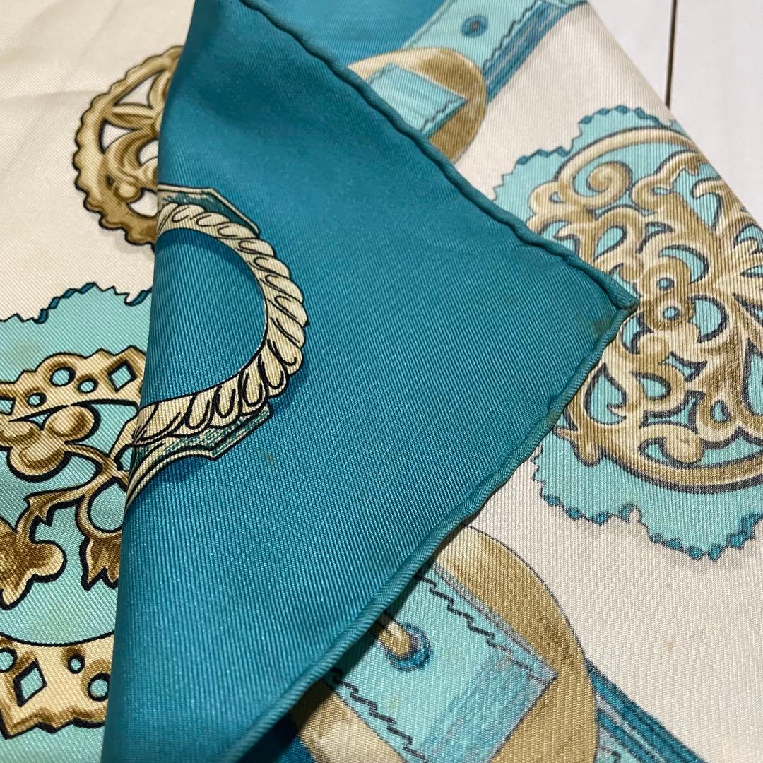 【人気動物柄】HERMÈS シルクスカーフ Cuiveries