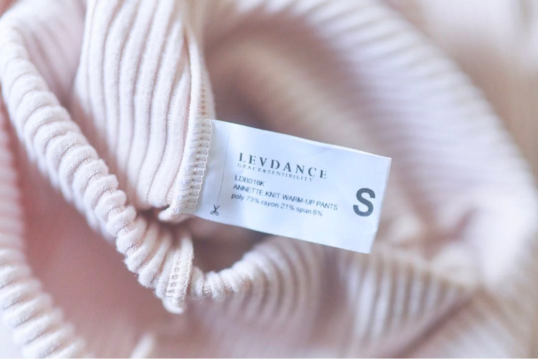 【極美品】LEVDANCE アンクルニットパンツ ピンクベージュ S