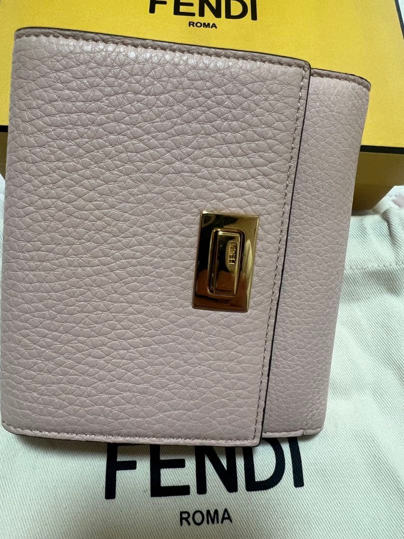 FENDI 二つ折り財布 ゴールド ピンク値下げした