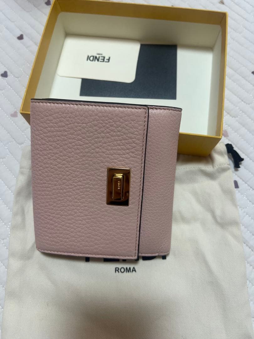 FENDI 二つ折り財布 ゴールド ピンク値下げした