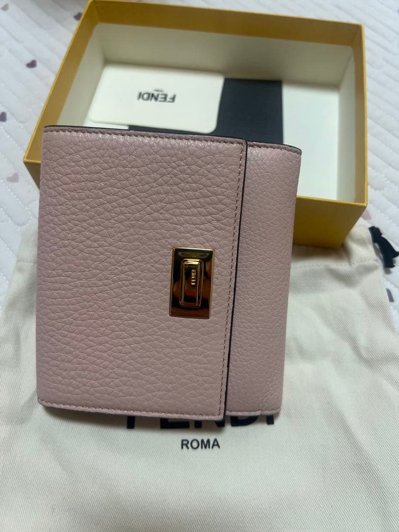 FENDI 二つ折り財布 ゴールド ピンク値下げした