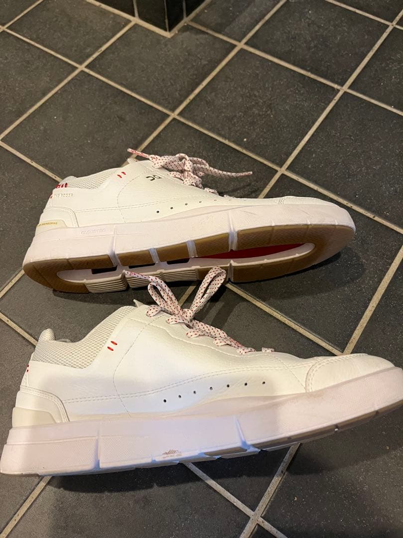 【美品】on ロジャー　センターコート　限定モデル26.5cm