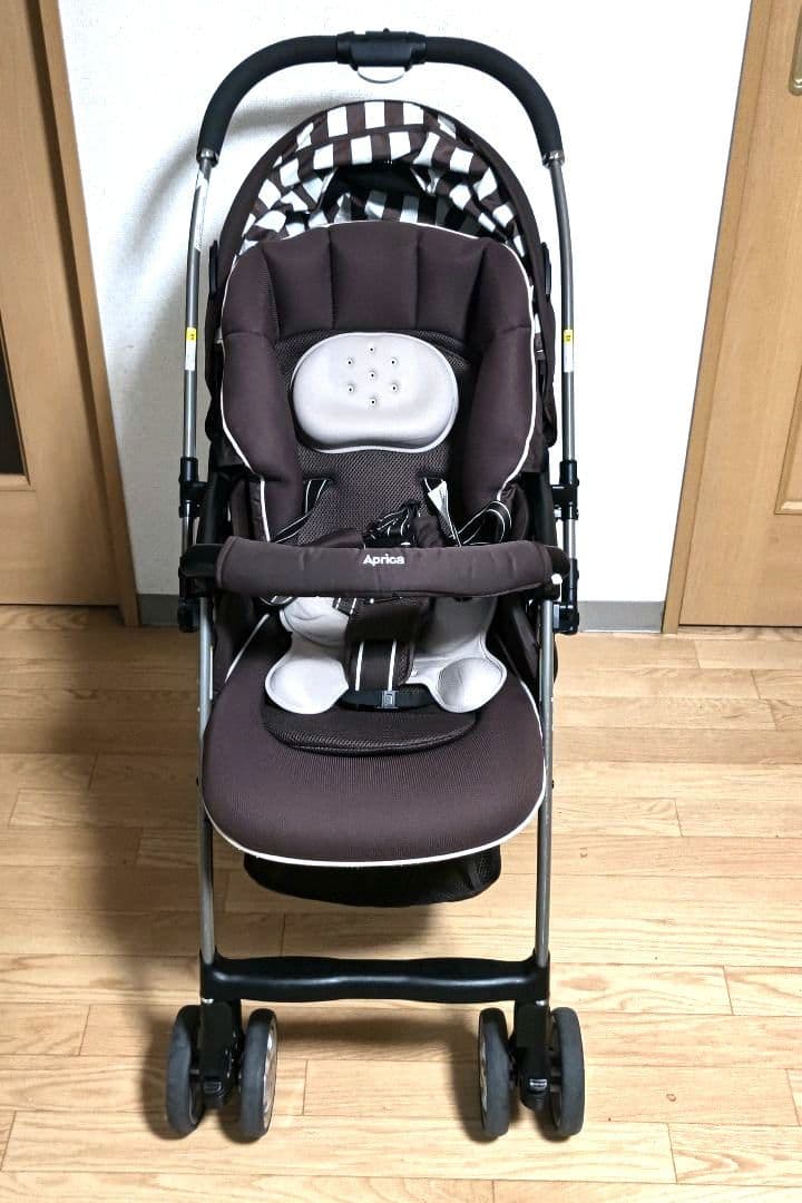 apricaラクーナ　ベビーカー　SL86SBWJ