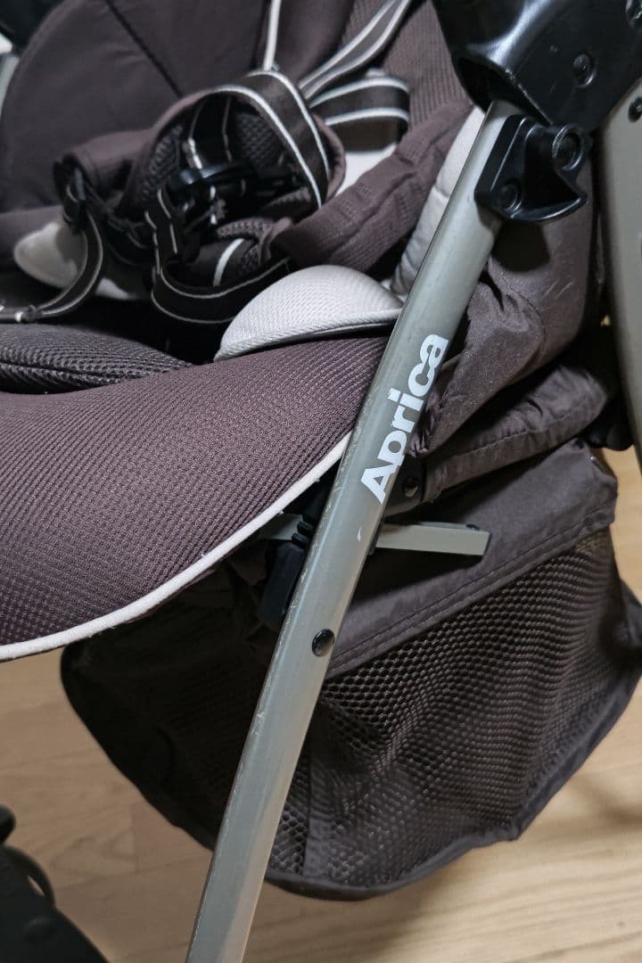 apricaラクーナ　ベビーカー　SL86SBWJ