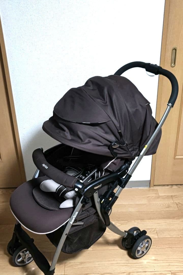 apricaラクーナ　ベビーカー　SL86SBWJ