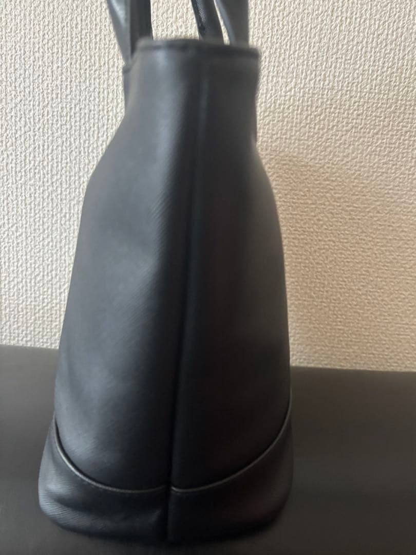 スカルスタッズ付き黒トートバッグ