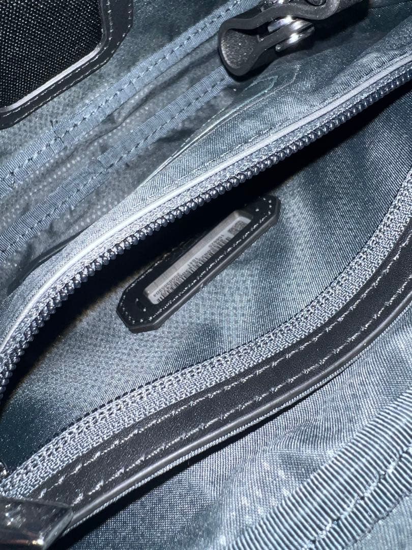 TUMI 「メッシーナ」コンパクト・スリング