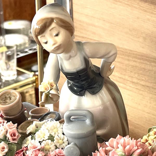 リヤドロ　公園通りの花屋さん　フィギュリン　LLADRO 人形　ポーセリン