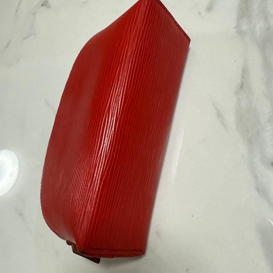Louis Vuitton エピレザー ポーチ レッド
