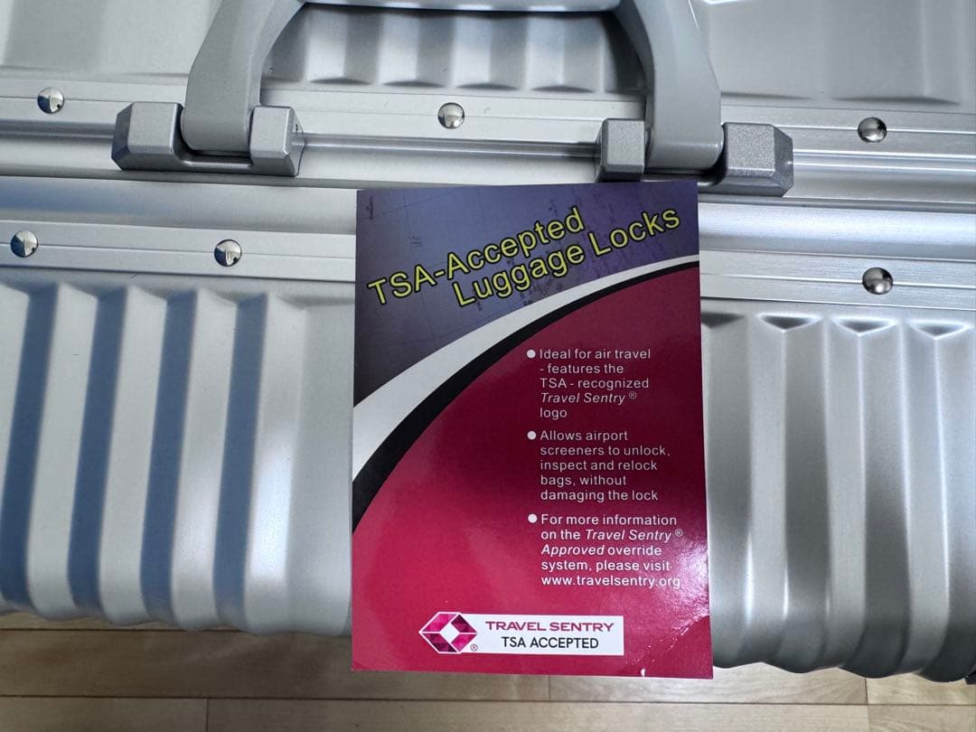 メルセデスベンツ アルミスーツケース シルバー 未使用　ぬい