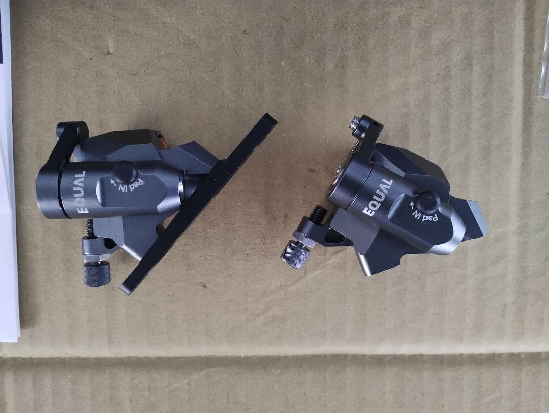 グロータックequalブレーキキャリパーセット取り付けのみ部品未開封