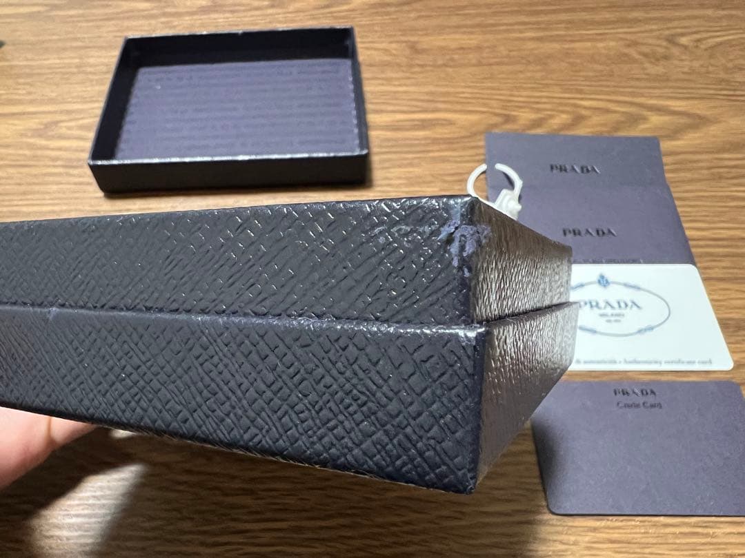 PRADA 折財布