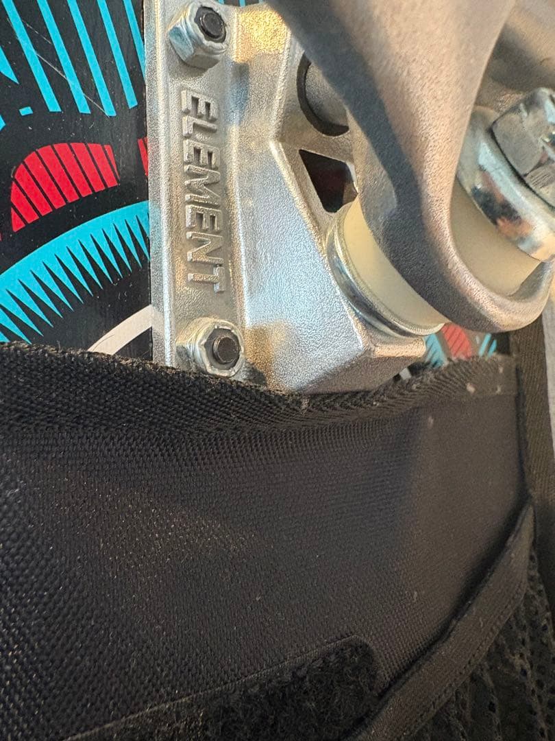 最終値下げ　ELEMENT　スケートボード　８インチ　※ケースと工具オマケ付き