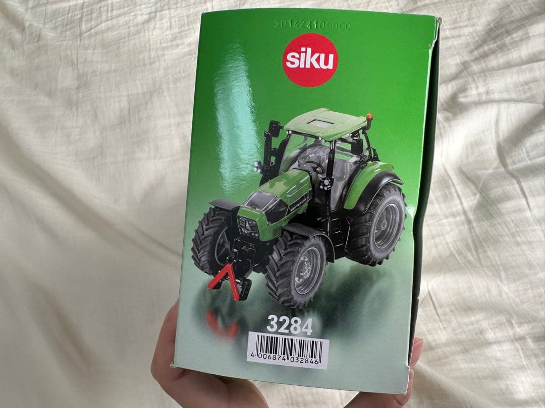 siku 1/32 トラクター
