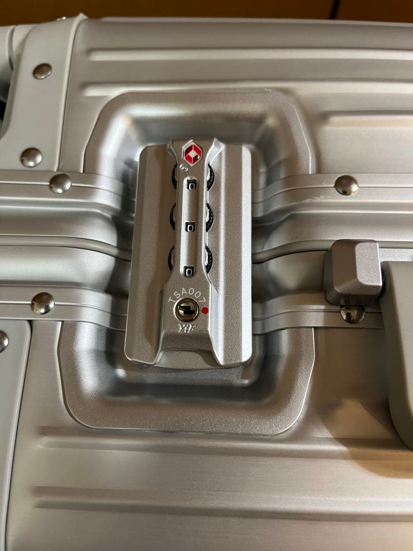 Mercedes-Benz アルミニウムキャリーケース32L