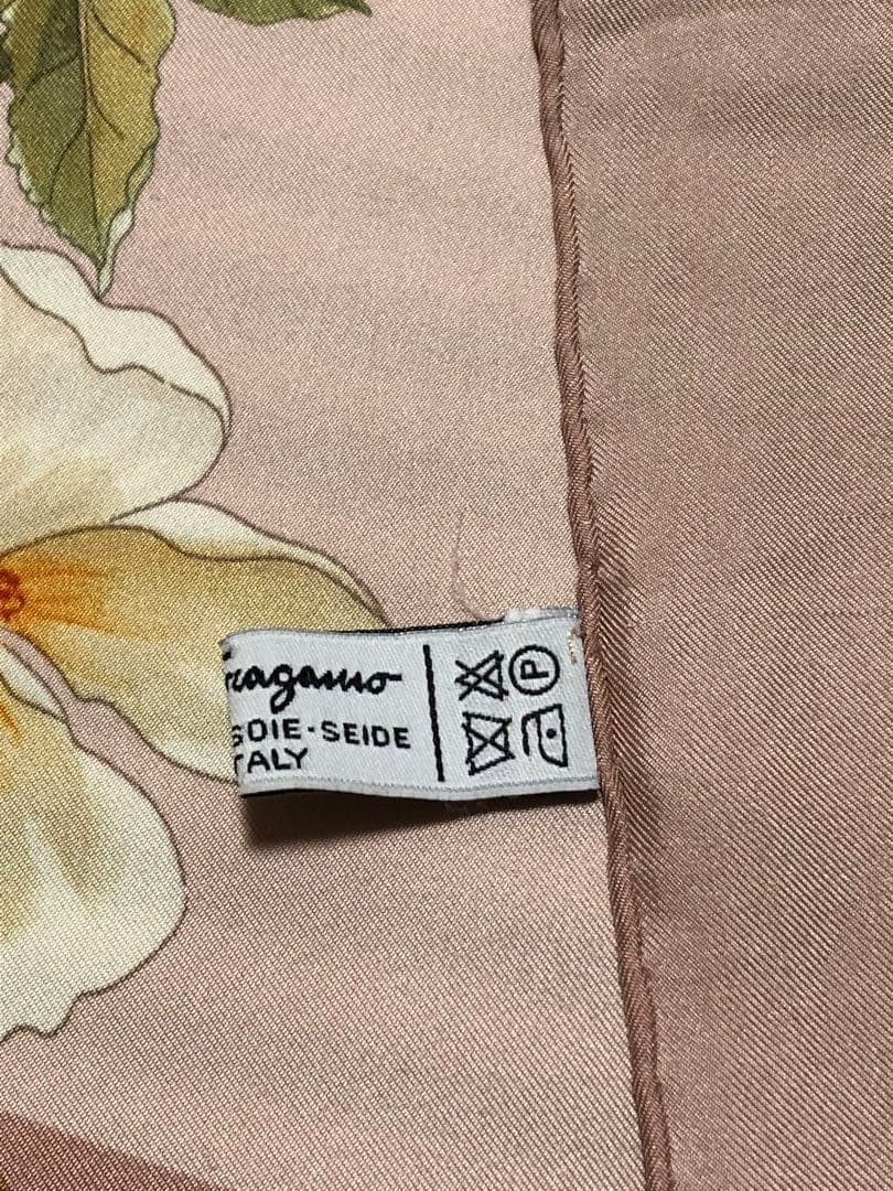 Salvatore Ferragamo 花柄シルクスカーフ