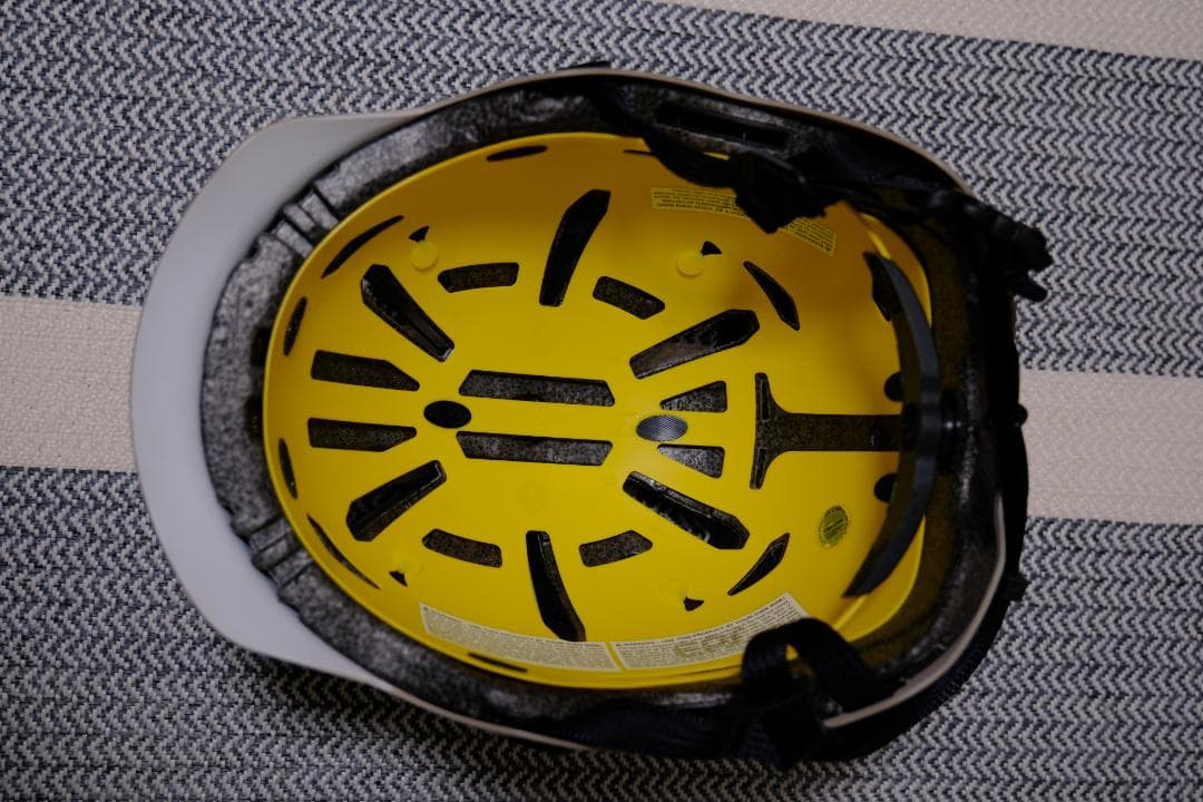 【状態良好】bern ヘルメット グレー　Mサイズ　スノーボード用