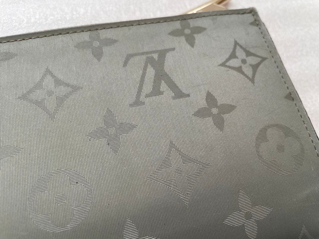 ルイヴィトン ポルトフォイユ コスモス モノグラムチタニウム 長財布 ウォレット